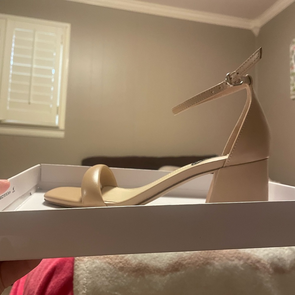 Size 8.5 Nine West heel. Nude color. Worn once. Great condition.